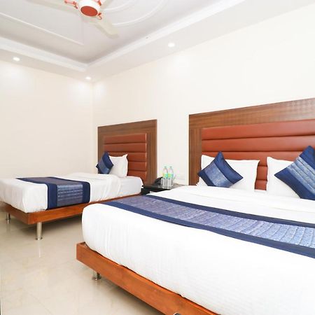 Hotel Belwood Suites - Near New Delhi Airport Экстерьер фото