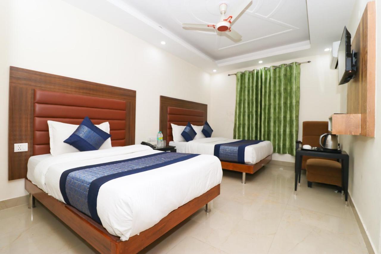 Hotel Belwood Suites - Near New Delhi Airport Экстерьер фото