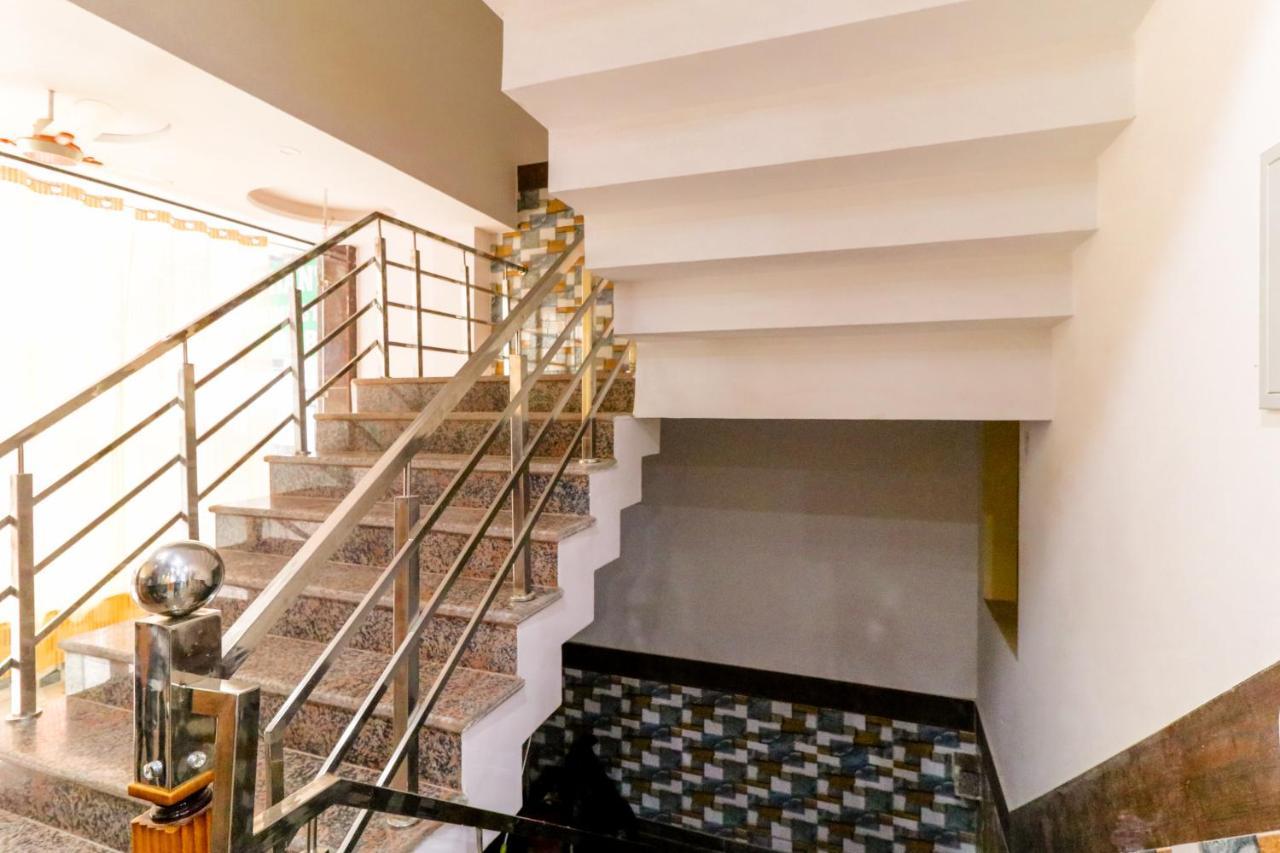 Hotel Belwood Suites - Near New Delhi Airport Экстерьер фото