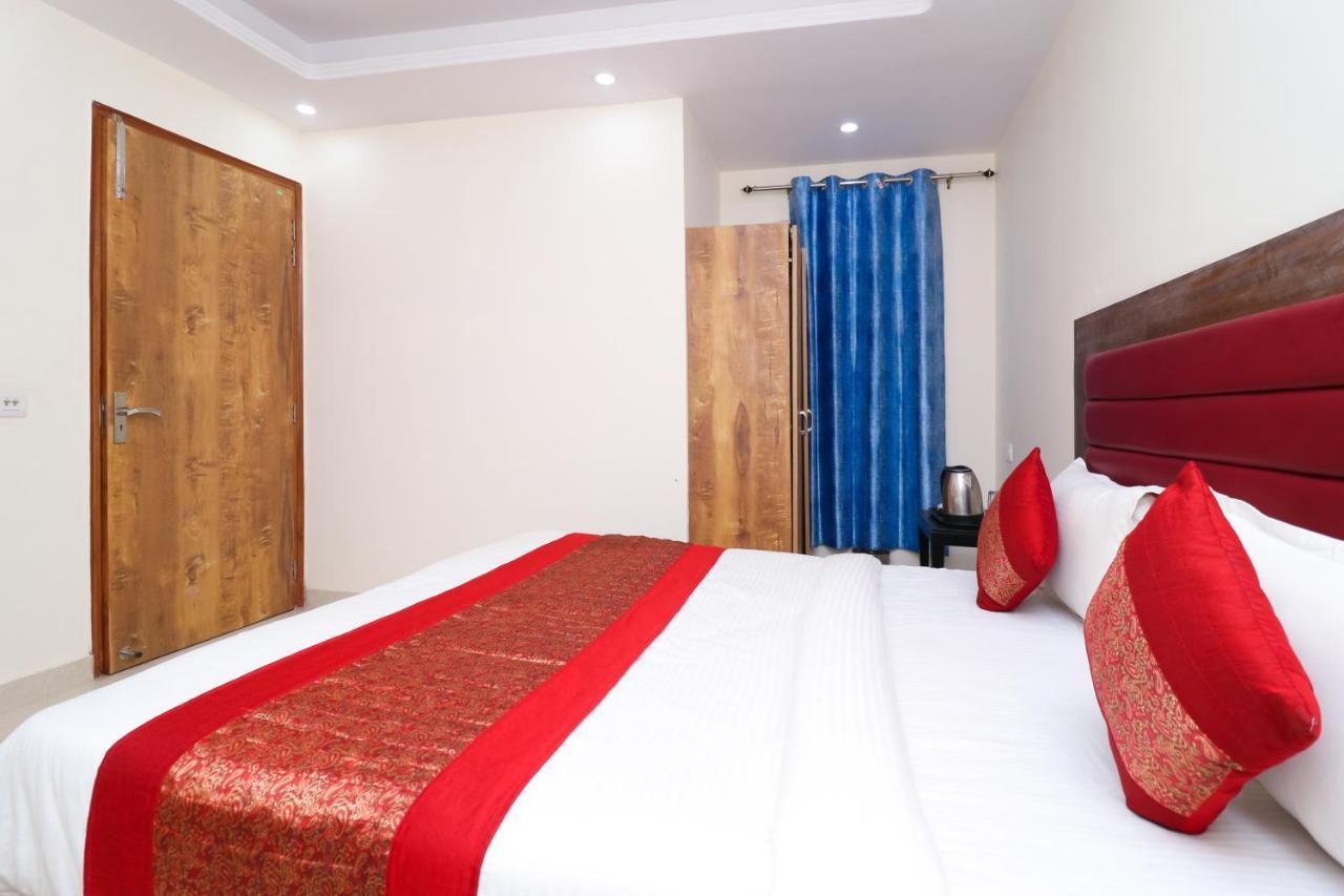 Hotel Belwood Suites - Near New Delhi Airport Экстерьер фото