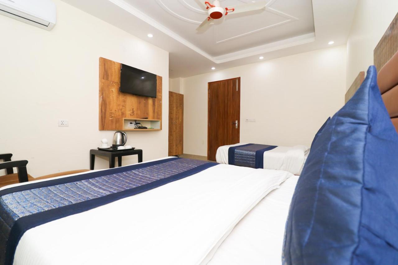 Hotel Belwood Suites - Near New Delhi Airport Экстерьер фото