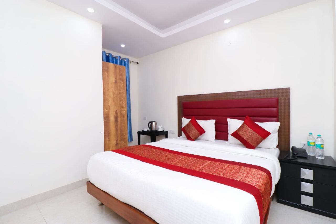 Hotel Belwood Suites - Near New Delhi Airport Экстерьер фото