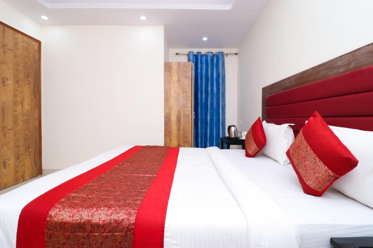 Hotel Belwood Suites - Near New Delhi Airport Экстерьер фото