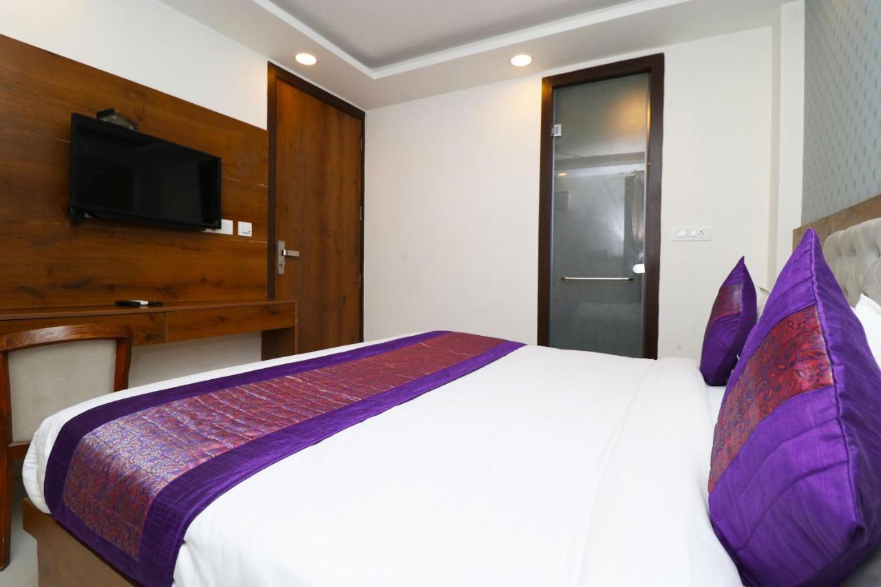 Hotel Belwood Suites - Near New Delhi Airport Экстерьер фото
