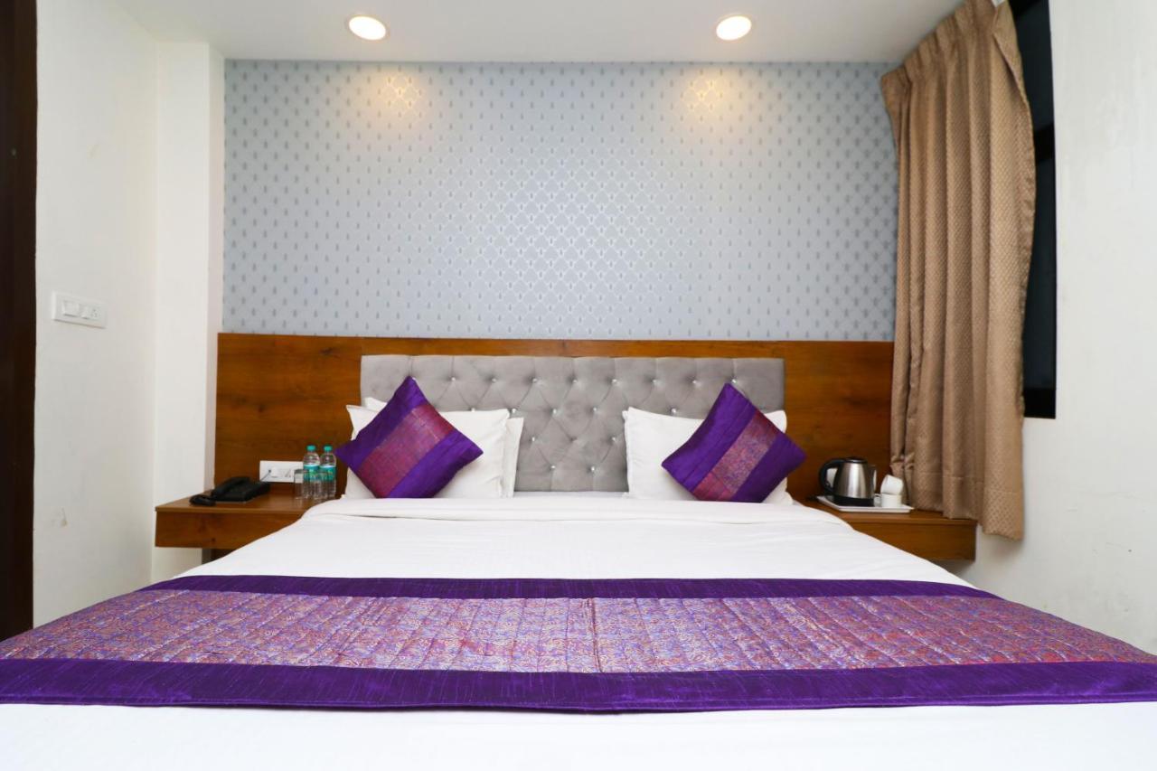 Hotel Belwood Suites - Near New Delhi Airport Экстерьер фото