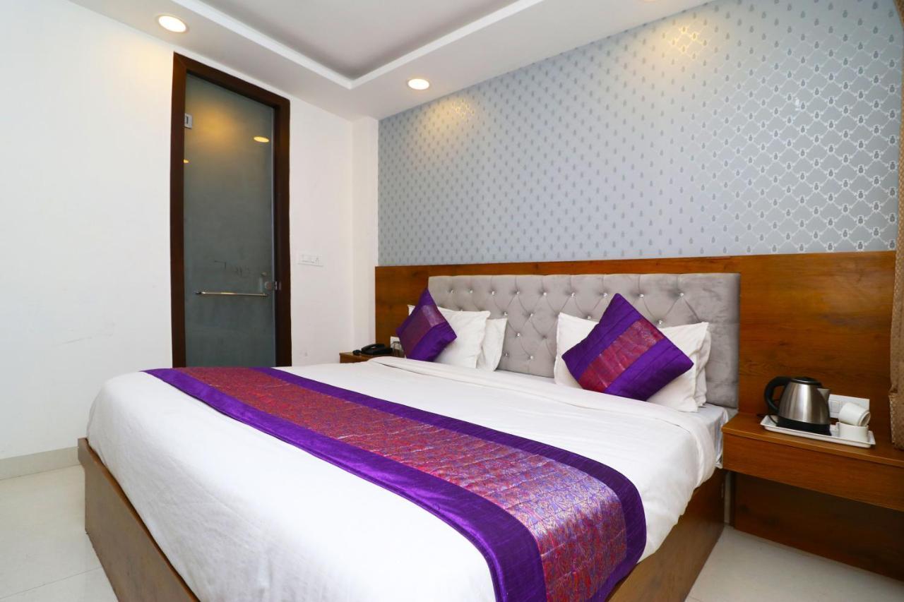 Hotel Belwood Suites - Near New Delhi Airport Экстерьер фото