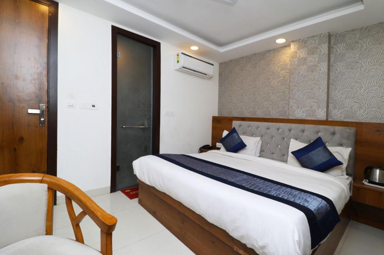 Hotel Belwood Suites - Near New Delhi Airport Экстерьер фото