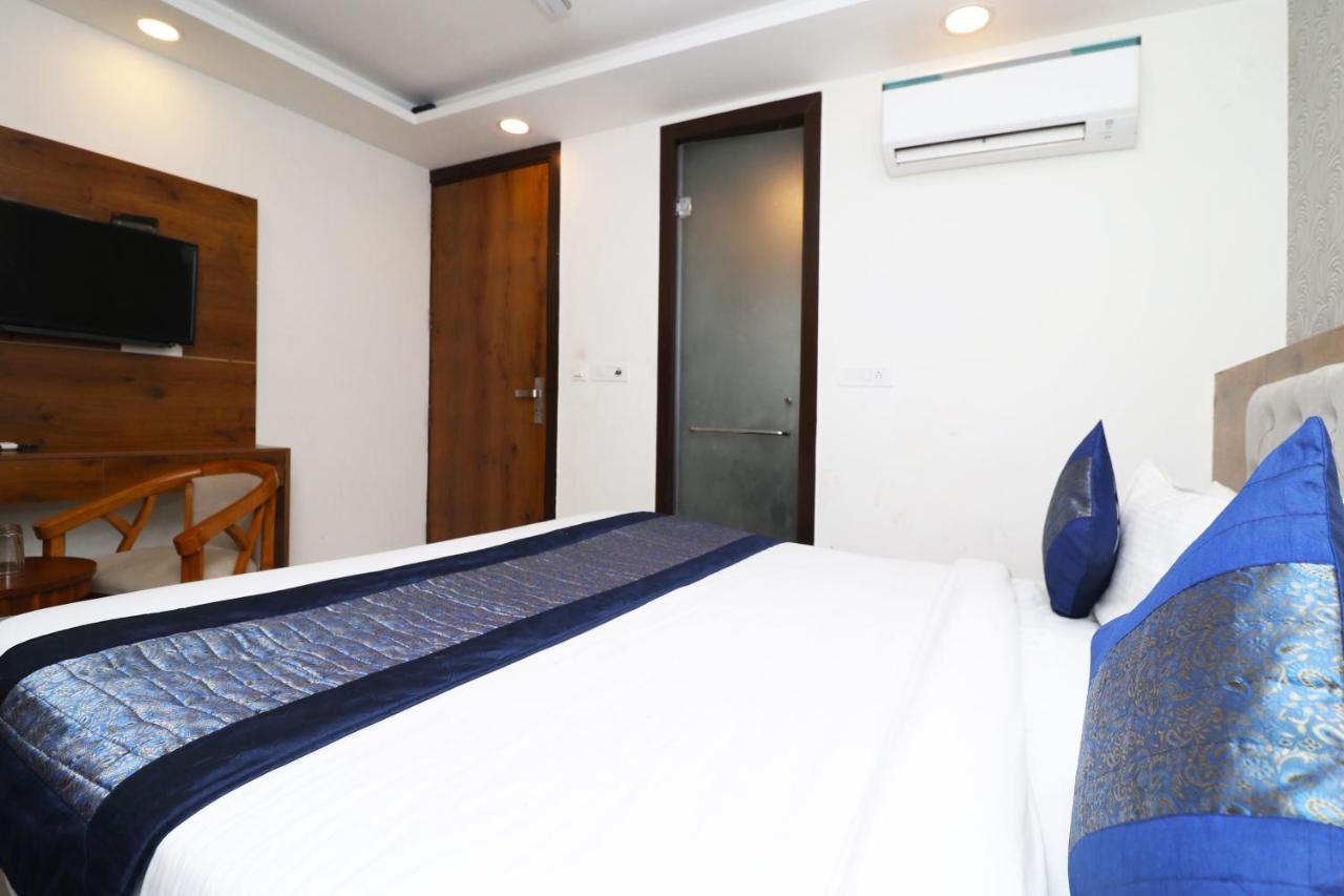 Hotel Belwood Suites - Near New Delhi Airport Экстерьер фото