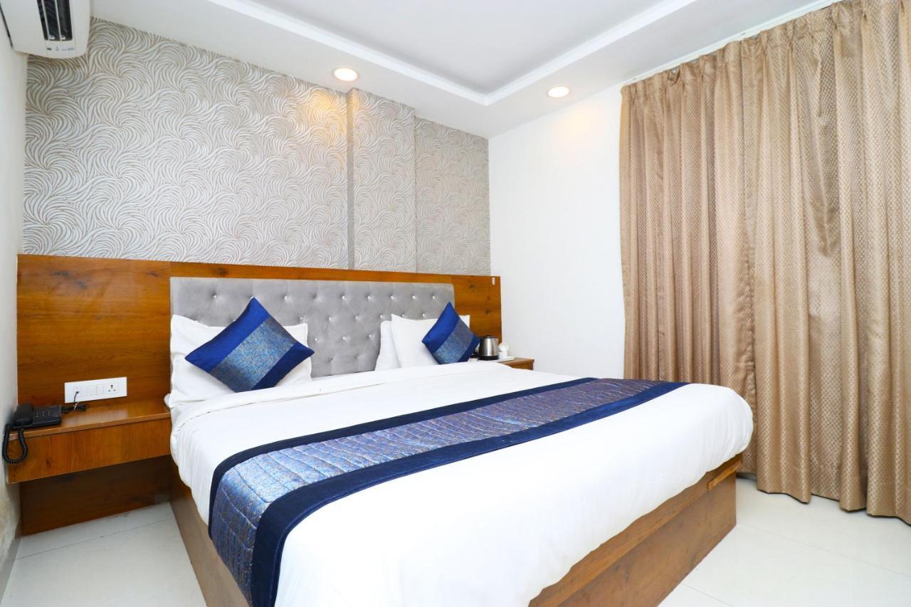 Hotel Belwood Suites - Near New Delhi Airport Экстерьер фото