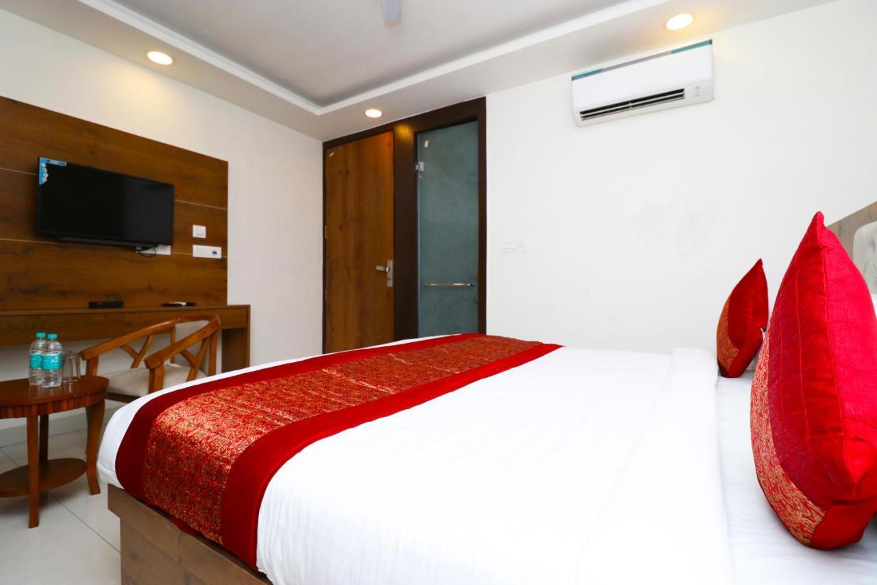 Hotel Belwood Suites - Near New Delhi Airport Экстерьер фото