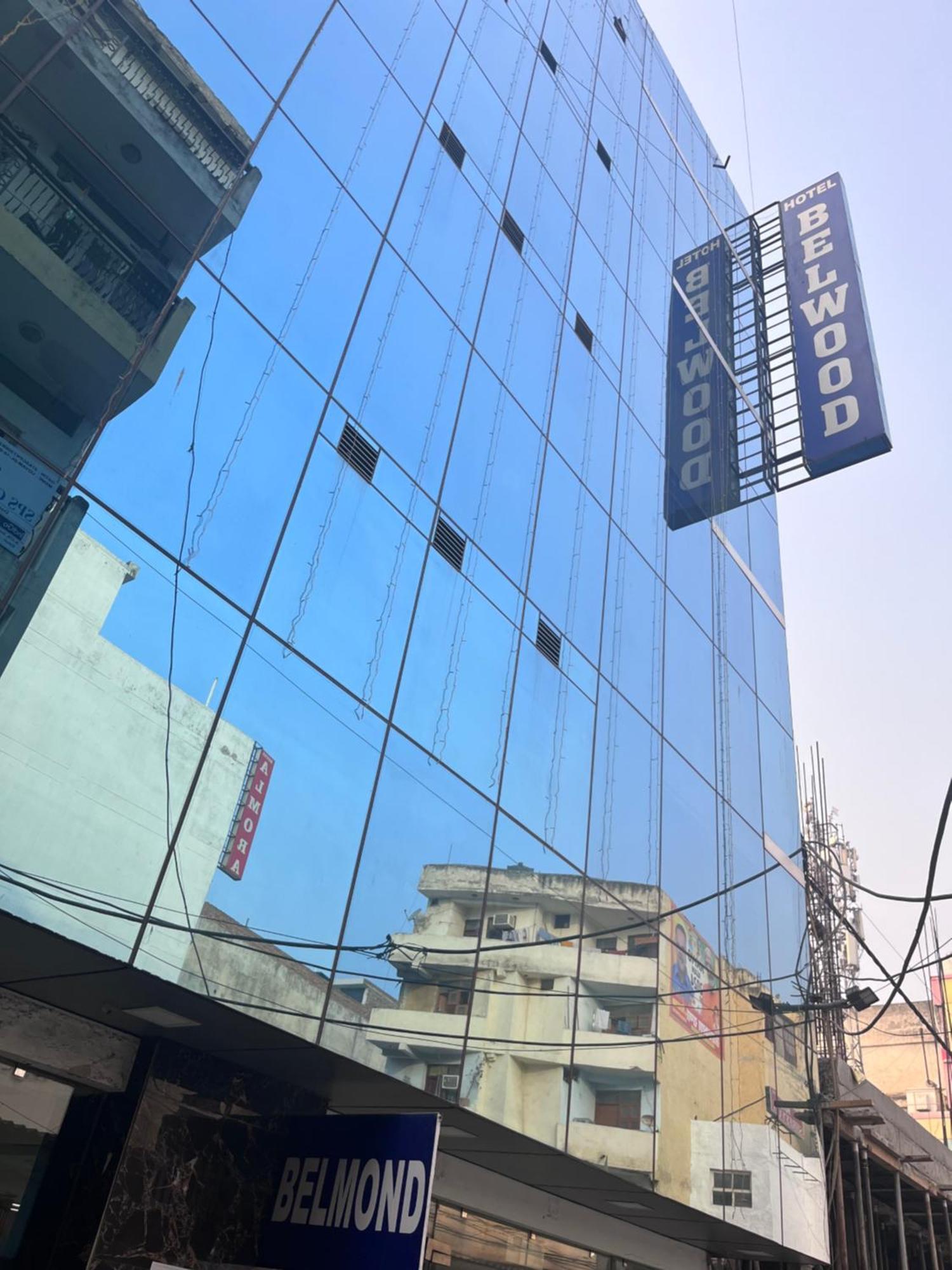 Hotel Belwood Suites - Near New Delhi Airport Экстерьер фото