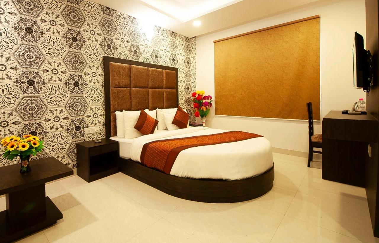 Hotel Belwood Suites - Near New Delhi Airport Экстерьер фото