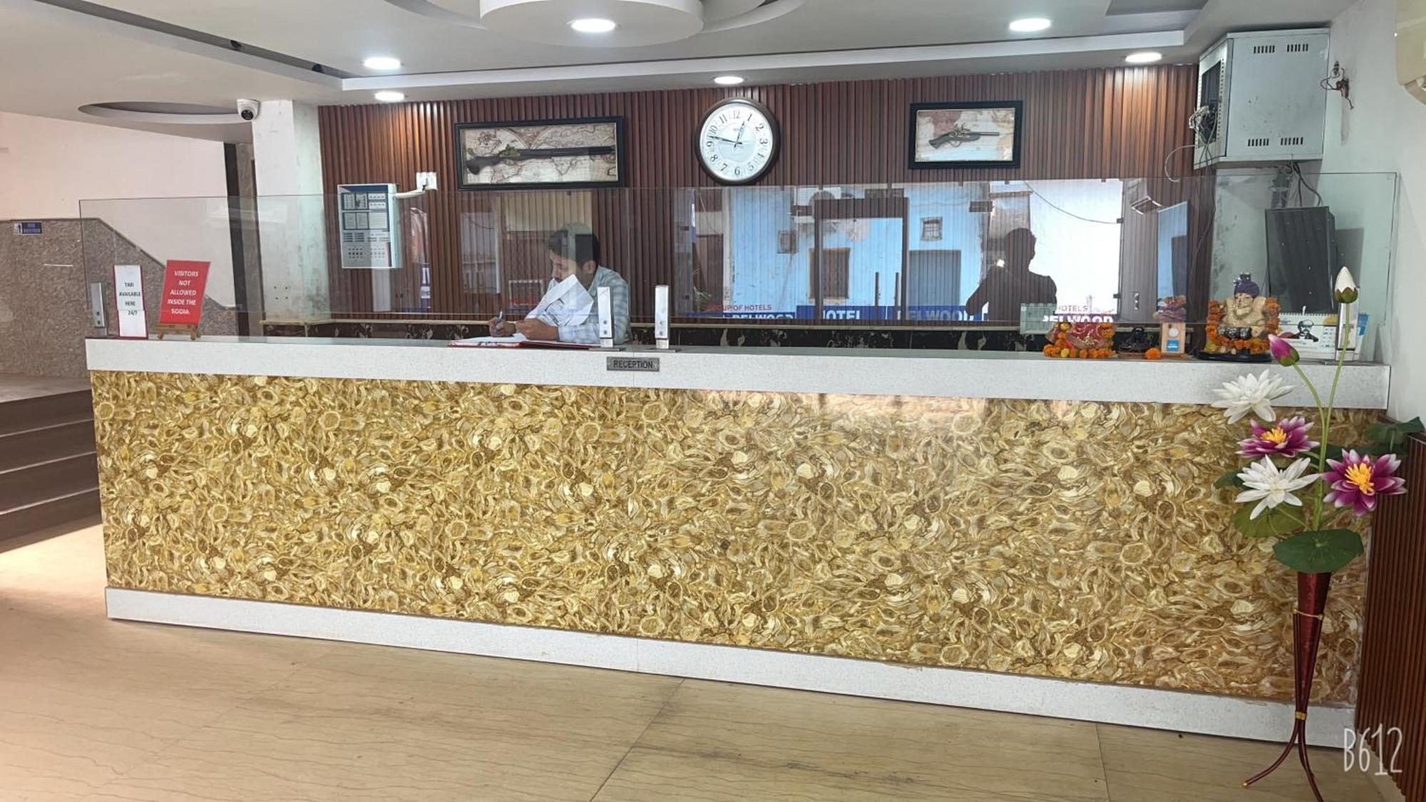 Hotel Belwood Suites - Near New Delhi Airport Экстерьер фото