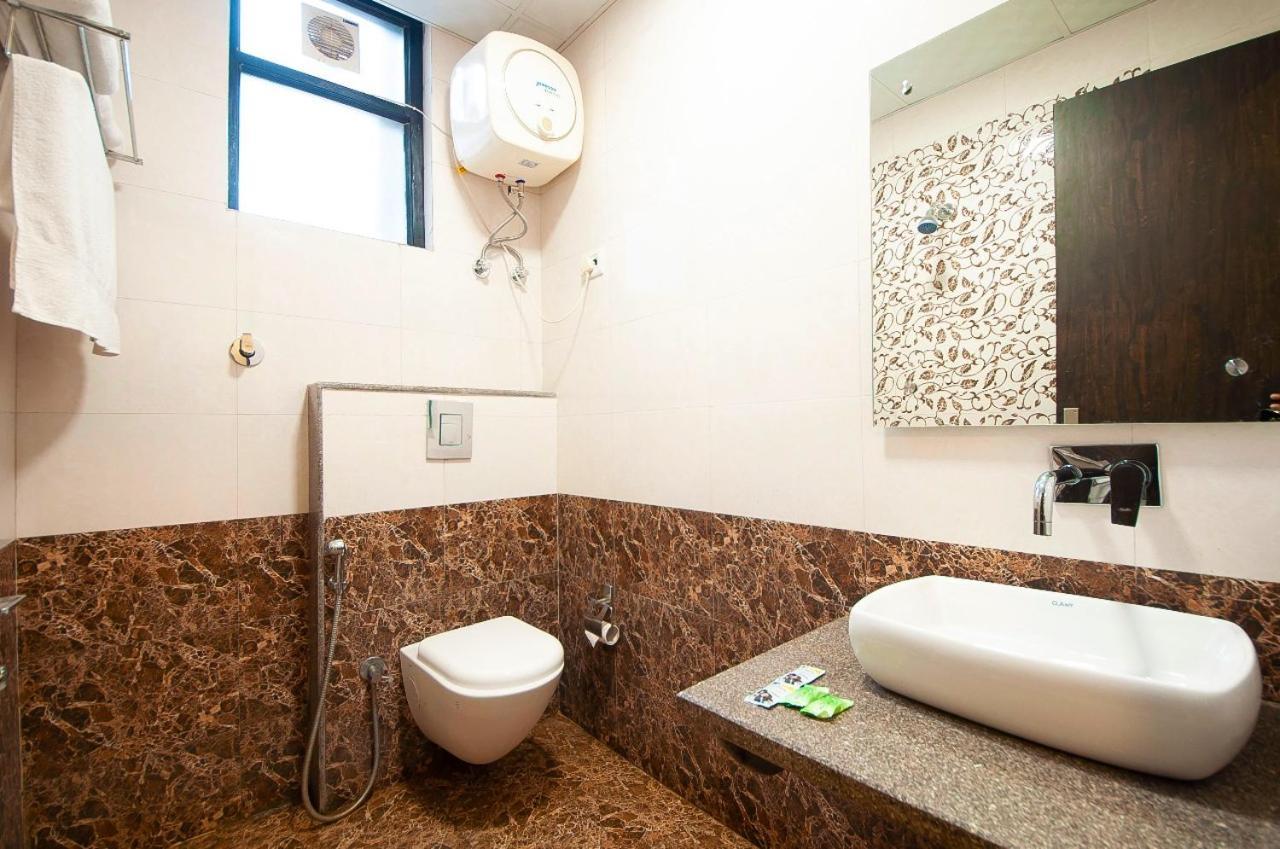Hotel Belwood Suites - Near New Delhi Airport Экстерьер фото