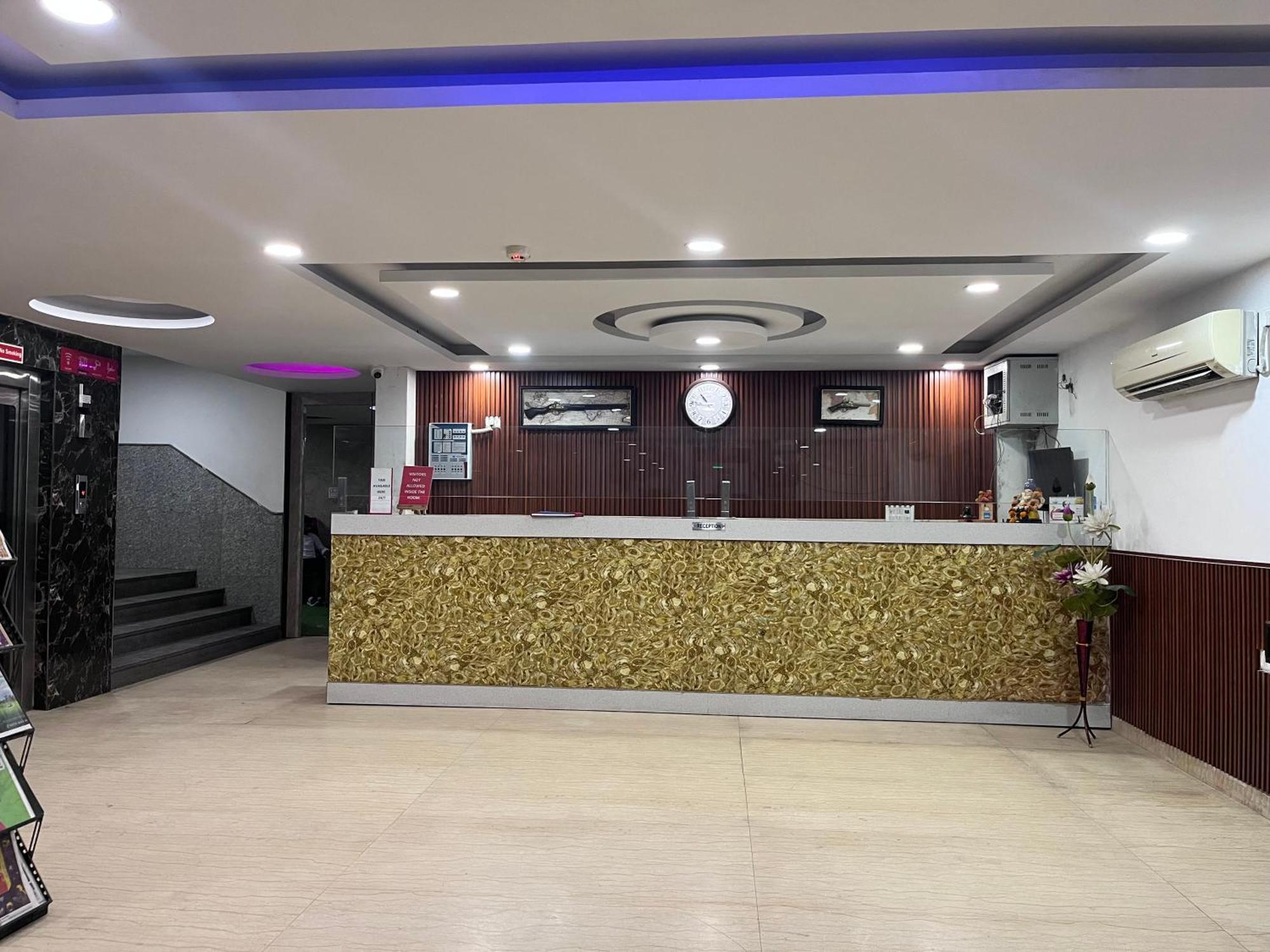 Hotel Belwood Suites - Near New Delhi Airport Экстерьер фото